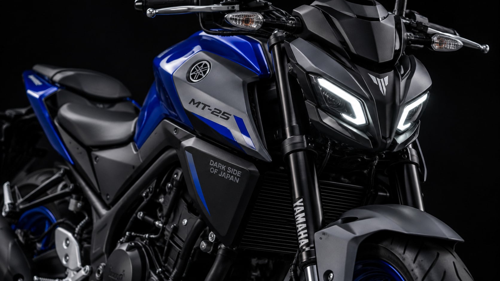 Yamaha MT-25 çift göz LED far ve agresif yakıt deposu tasarımı