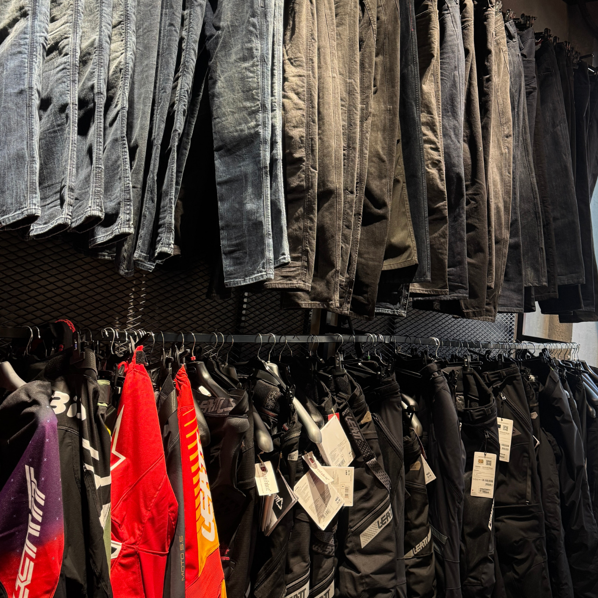 Motosiklet Pantolon Seçimi: Güvenlik, Konfor ve Stil Bir Arada