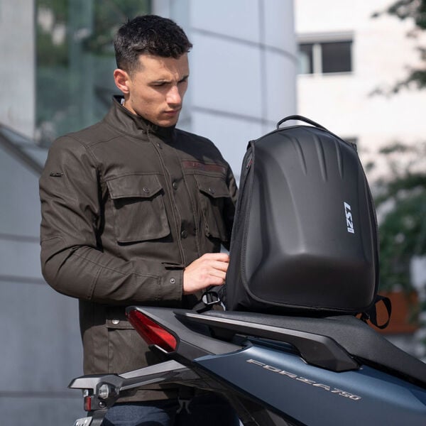LS2 SHIELD 25L SIRT ÇANTASI